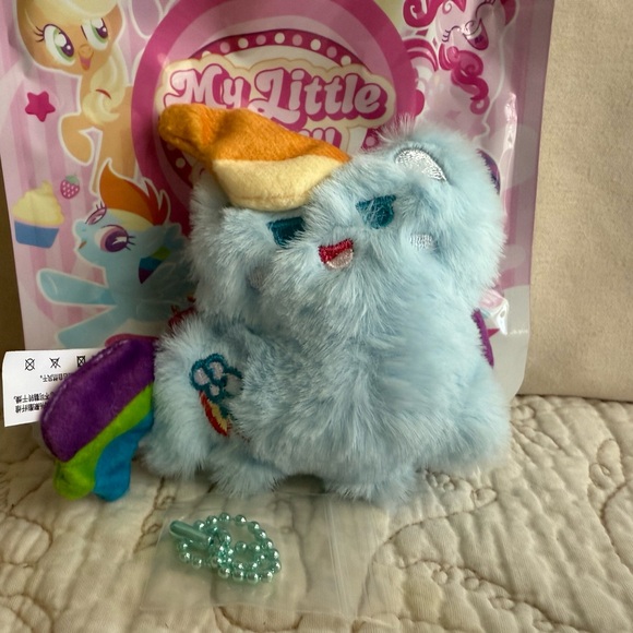 Only 1 Left 💙 My Little Pony Keychain Charm: Rainbow Dash - Picture 1 of 5
